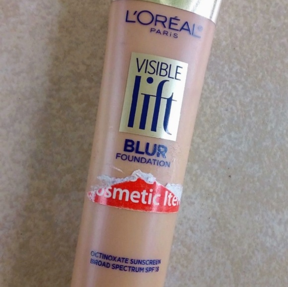 L'Oreal Other - NEW Loreal Paris - Visible Lift Blur Foundation
